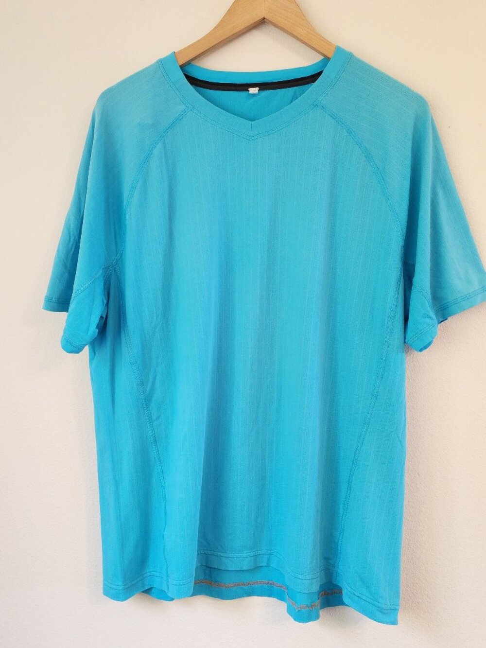 Lululemon Vneck Athletic Blue Top Gym Running Casual Tshirt Shirt Men's XL